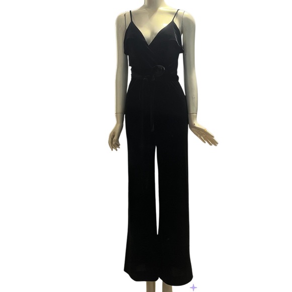 Lulu’s Kylinna Velvet Jumpsuit Inseam 30 - Picture 3 of 8